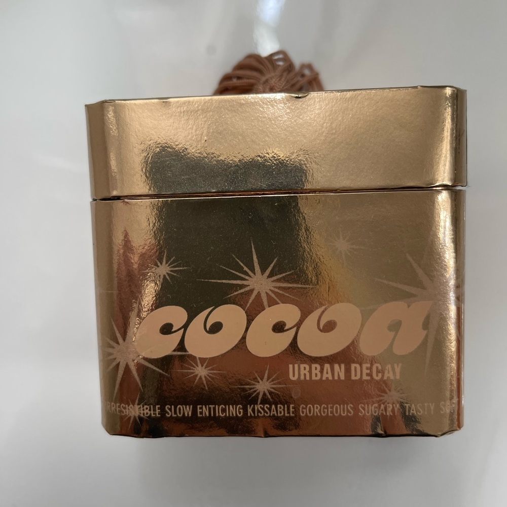 Urban Decay Cocoa body powder with a leopard puff